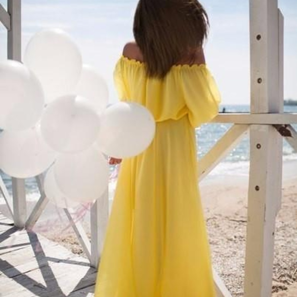 Raviya off-shoulder yellow maxi